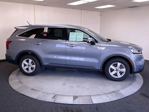 2023 Kia Sorento LX