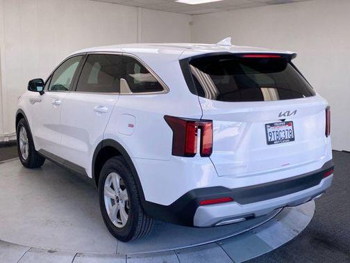 2025 Kia Sorento LX