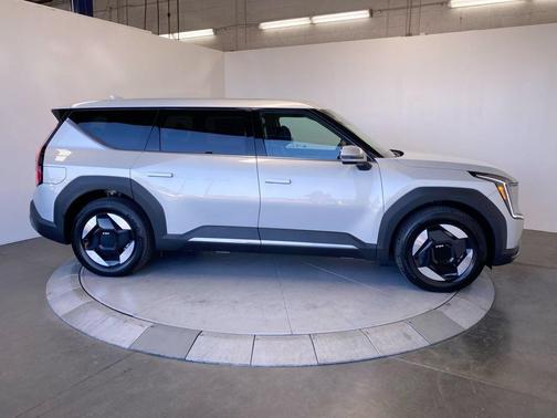 Ivory Silver 2026 Kia EV9 Light Long Range