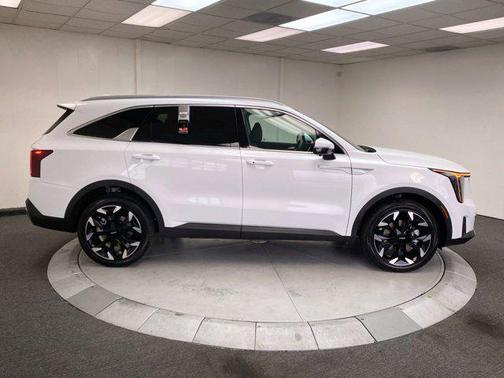 Glacial White Pearl 2026 Kia Sorento SX