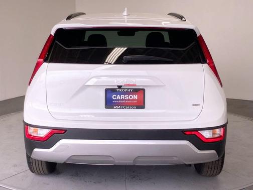 Snow White Pearl 2026 Kia Niro LX