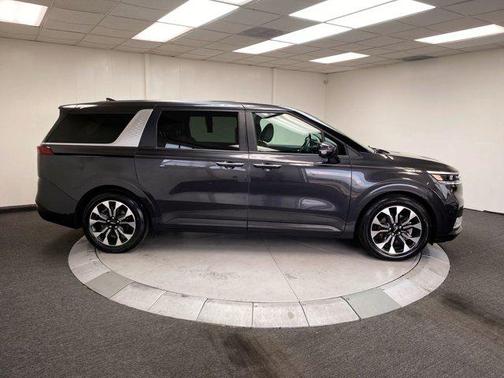 2022 Kia Carnival EX