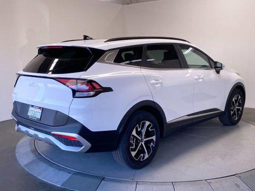 Glacial White Pearl 2025 Kia Sportage EX