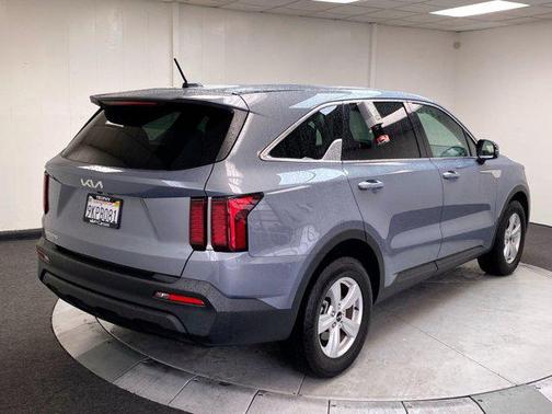 2023 Kia Sorento LX