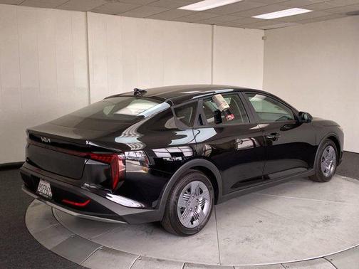 2025 Kia K4 LX