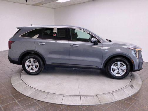 2025 Kia Sorento LX