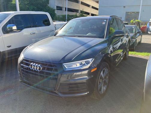Manhattan Gray Metallic 2020 Audi Q5 45 Premium