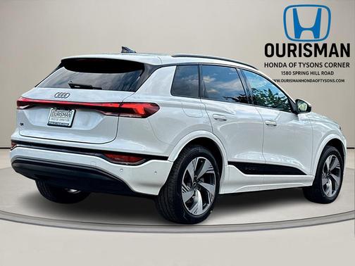 2025 Audi Q6 e-tron Premium Plus quattro