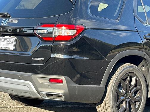 2025 Honda Pilot Touring 8-Passenger