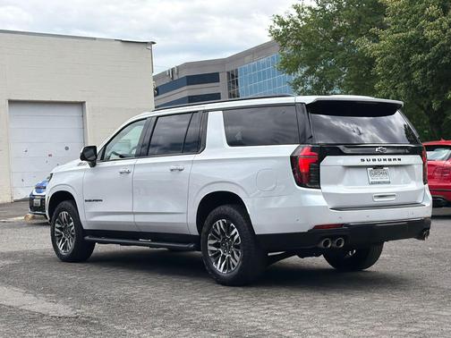 Iridescent Pearl Tricoat 2025 Chevrolet Suburban 4WD Z71