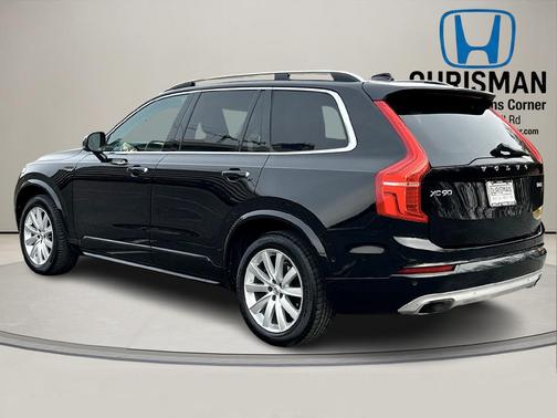 2016 Volvo XC90 T6 Momentum