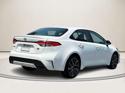 Super White 2020 Toyota Corolla SE