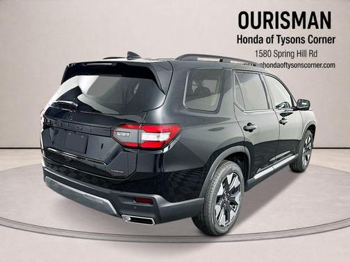 Crystal Black Pearl 2026 Honda Pilot Touring 8-Passenger