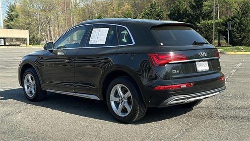 Mythos Black Metallic 2022 Audi Q5 40 Premium