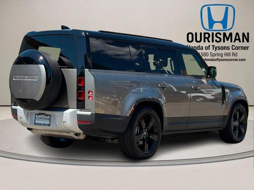 Silicon Silver Premium Metallic 2024 Land Rover Defender 130 P300 S