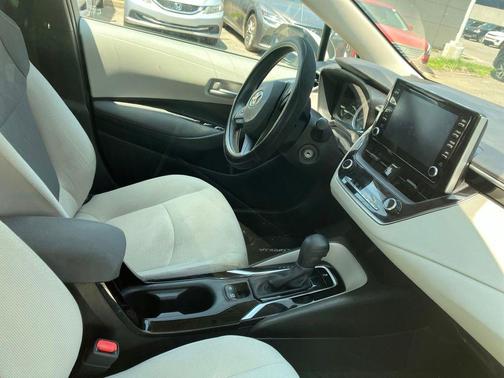 Super White 2020 Toyota Corolla LE