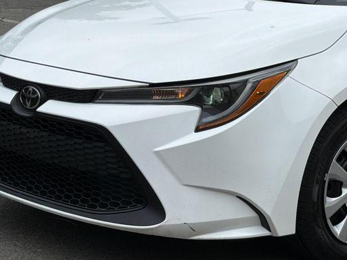 Super White 2020 Toyota Corolla LE