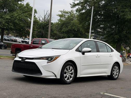 Super White 2020 Toyota Corolla LE
