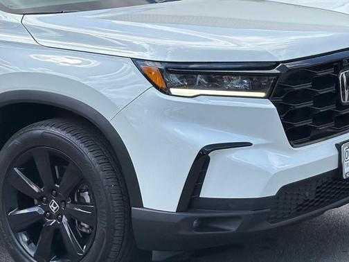 Platinum White 2025 Honda Pilot Black Edition