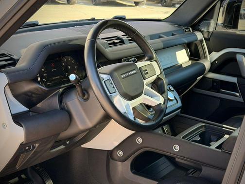 2024 Land Rover Defender 110 P400 X-Dynamic SE