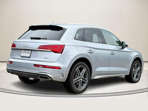 Florett Silver Metallic 2023 Audi Q5 e 55 S line Premium Plus