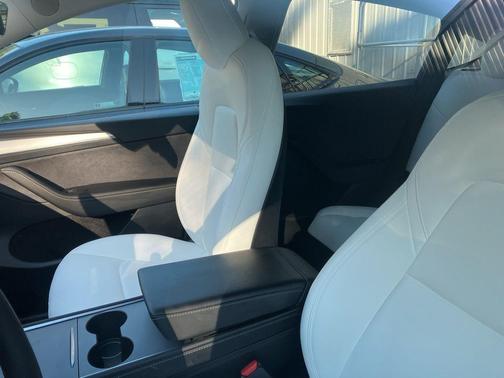 Pearl White Multi-Coat 2023 Tesla Model Y Long Range Dual Motor All-Wheel Drive