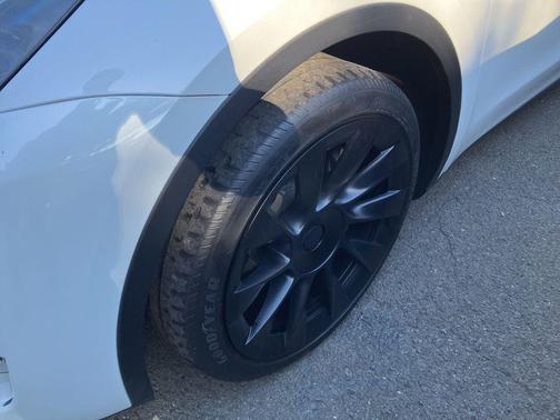 Pearl White Multi-Coat 2023 Tesla Model Y Long Range Dual Motor All-Wheel Drive
