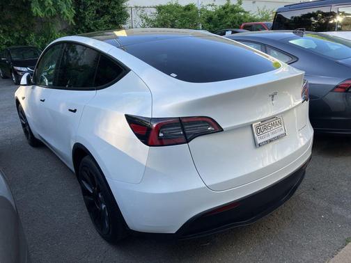 Pearl White Multi-Coat 2023 Tesla Model Y Long Range Dual Motor All-Wheel Drive