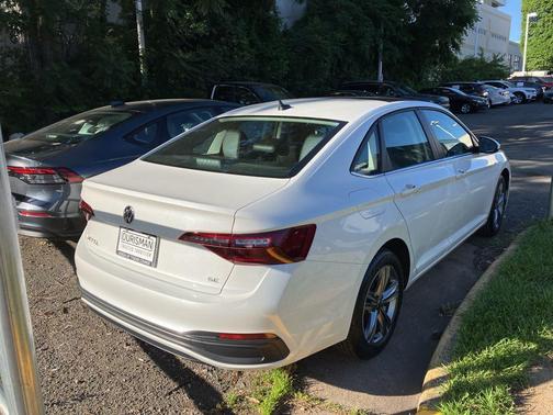 Opal White Pearl 2023 Volkswagen Jetta 1.5T SE