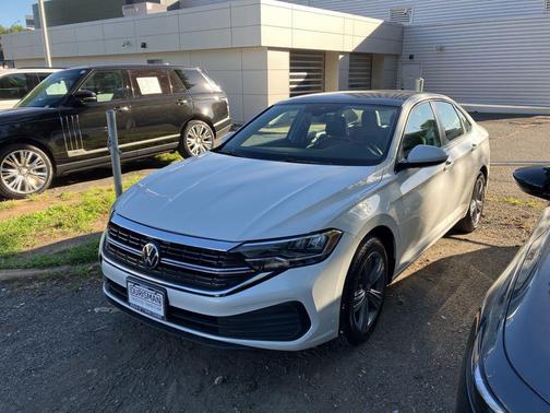 Opal White Pearl 2023 Volkswagen Jetta 1.5T SE