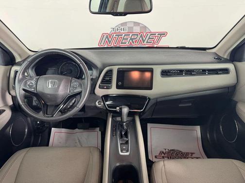 Platinum White Pearl 2022 Honda HR-V EX-L