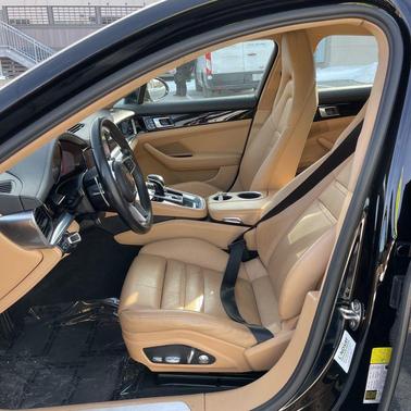 2018 Porsche Panamera 4