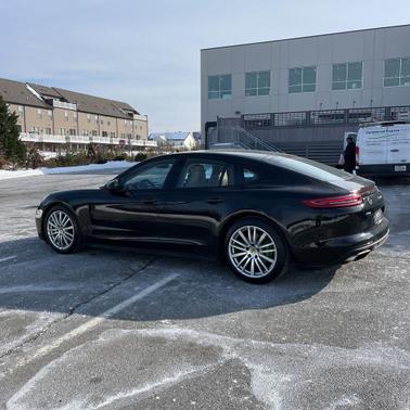 2018 Porsche Panamera 4