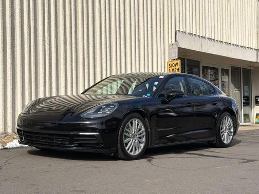 2018 Porsche Panamera 4