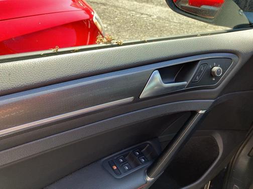 2018 Volkswagen Golf GTI 2.0T S 4-Door