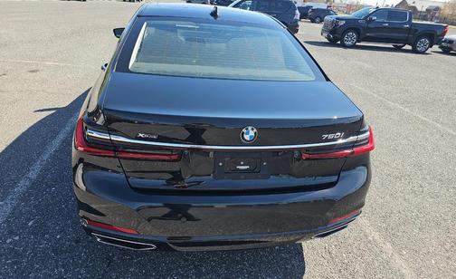 Black Sapphire Metallic 2022 BMW 750 i xDrive