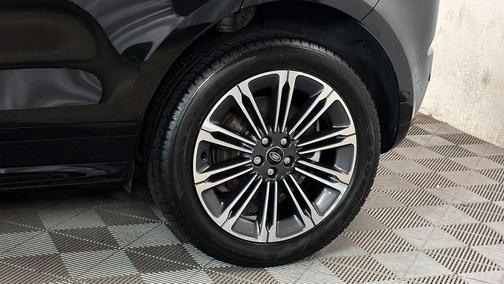 Santorini Black Metallic 2024 Land Rover Range Rover Evoque Dynamic SE