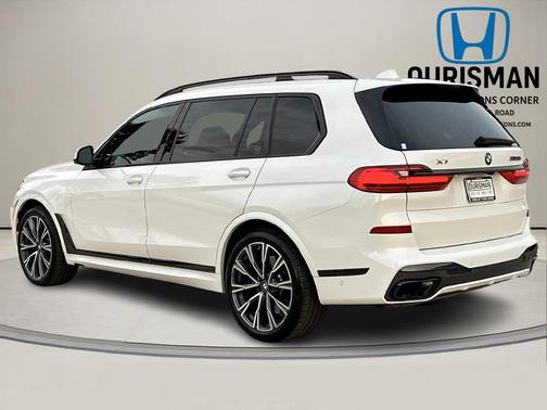 2021 BMW X7 M50i