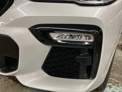 Mineral White Metallic 2021 BMW X6 xDrive40i