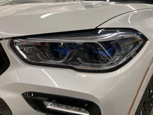Mineral White Metallic 2021 BMW X6 xDrive40i