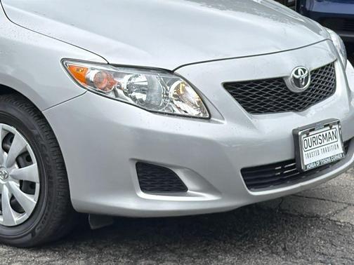 Classic Silver Metallic 2009 Toyota Corolla LE