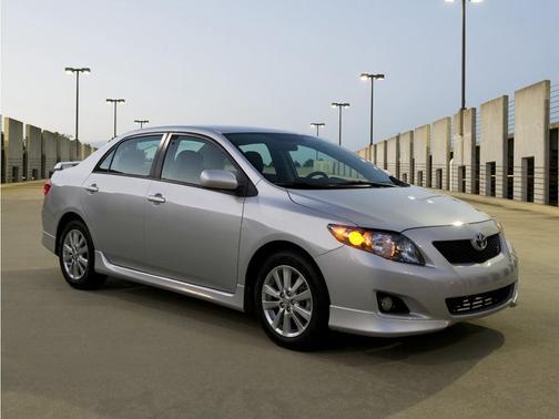 Classic Silver Metallic 2009 Toyota Corolla LE