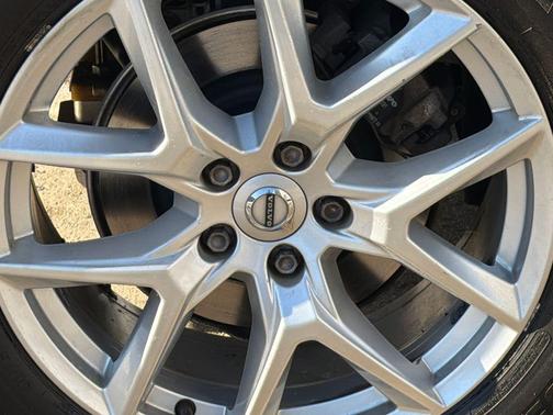 2020 Volvo XC60 T5 Momentum