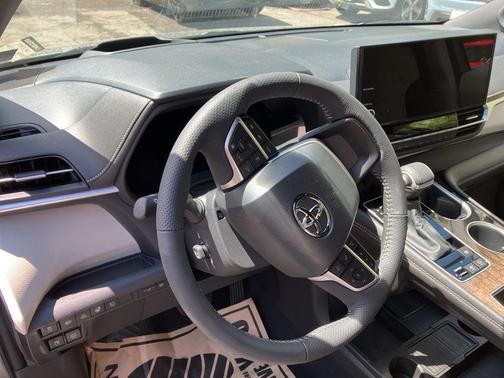 Heavy Metal 2026 Toyota Sienna Platinum