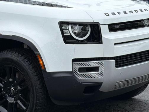 Fuji White 2023 Land Rover Defender 90 S