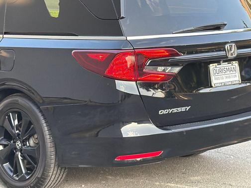 Crystal Black Pearl 2023 Honda Odyssey Sport