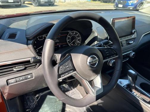 2021 Nissan Altima SR FWD