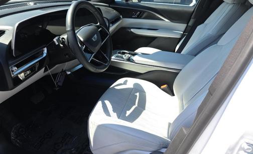 Crystal White Tricoat 2024 Cadillac LYRIQ Sport