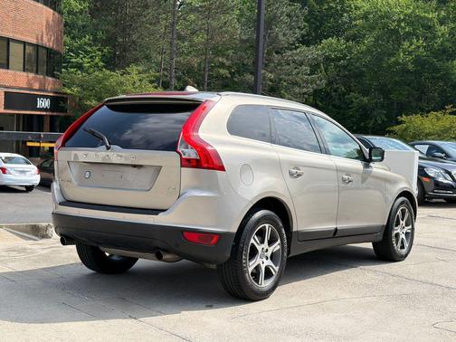 Seashell Metallic 2012 Volvo XC60 T6 Platinum