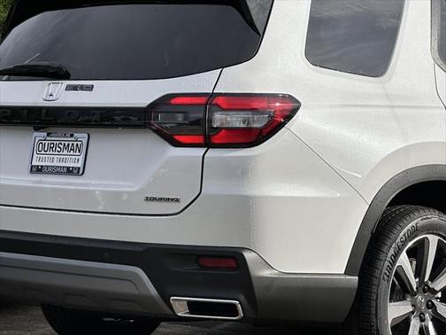 2025 Honda Pilot Touring 8-Passenger